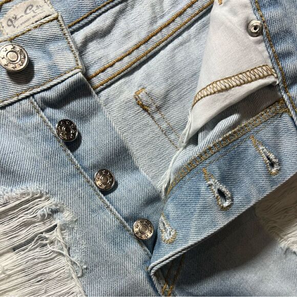 Brandy Melville Jean shorts light denim shredded distressed size 28 - Picture 3 of 12